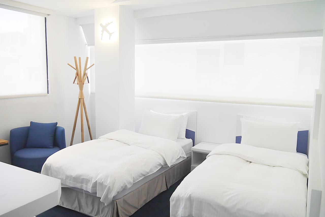 Time Flyer Hotel Taichung Exterior photo